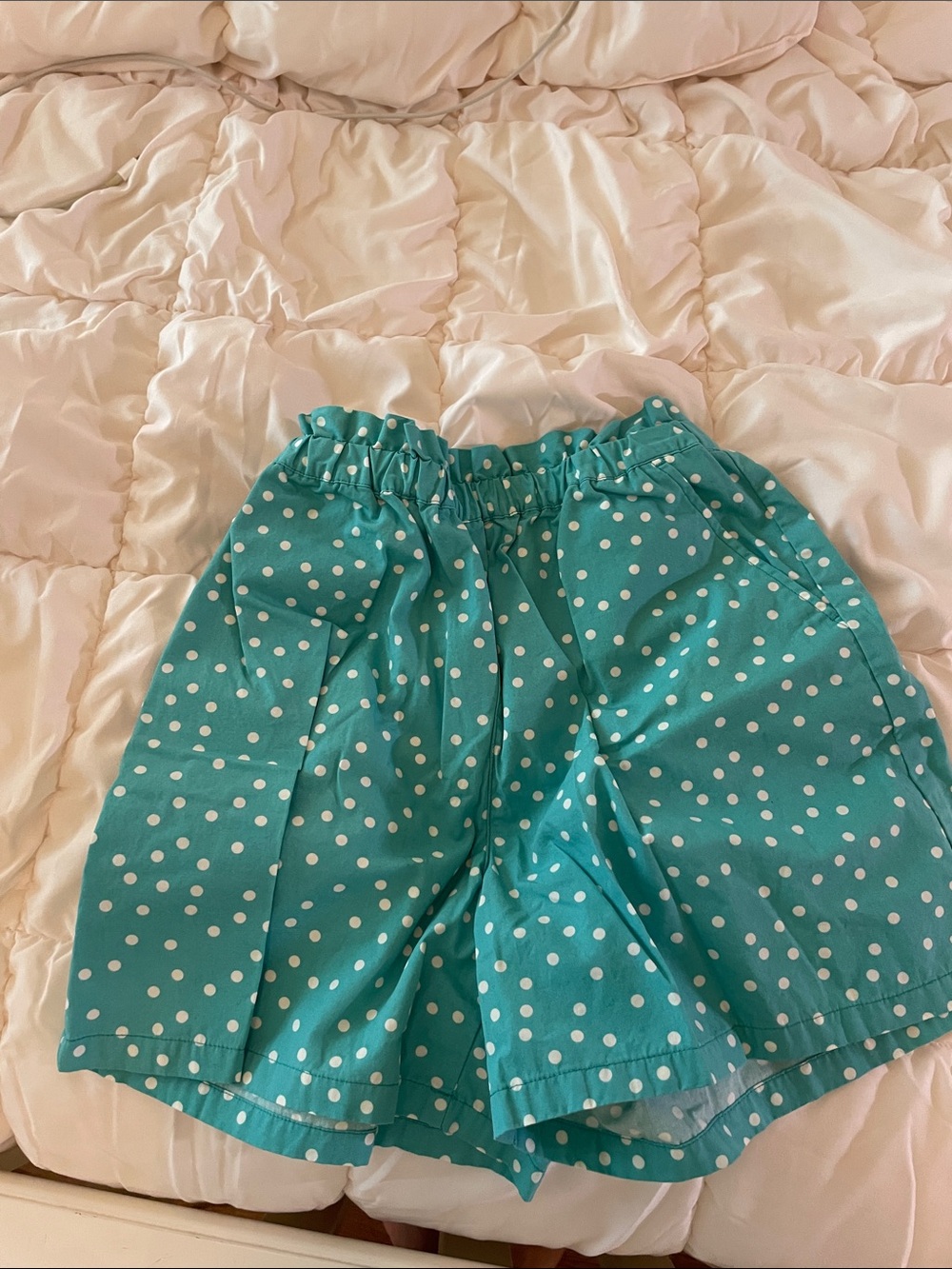uniqlo blue polka dot shorts